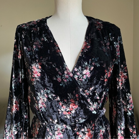 ZARA Velvet Wrap Top Sz S Black Floral Boho Gypsy Bell Sleeves V Neck Whimsical - Picture 5 of 16